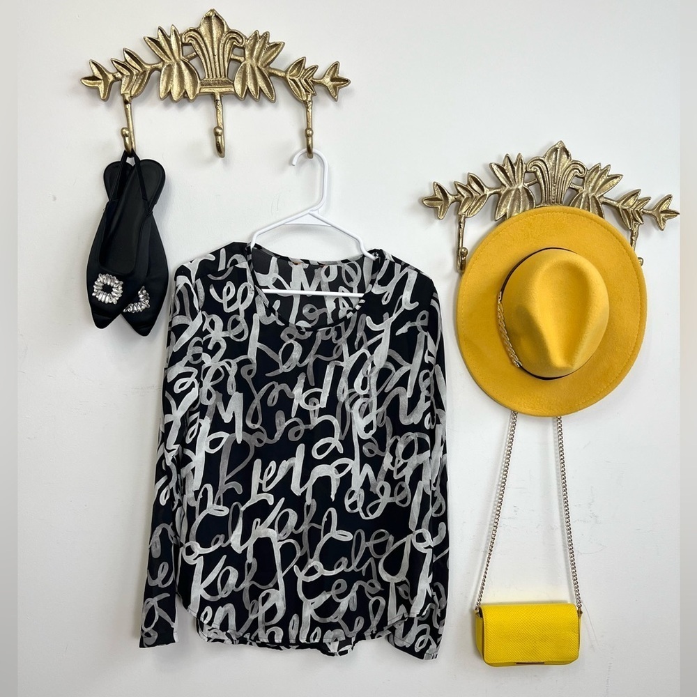 Contemporary writing print blouse M